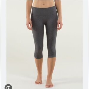Lululemon In the Flow seamless crop legging 🍋